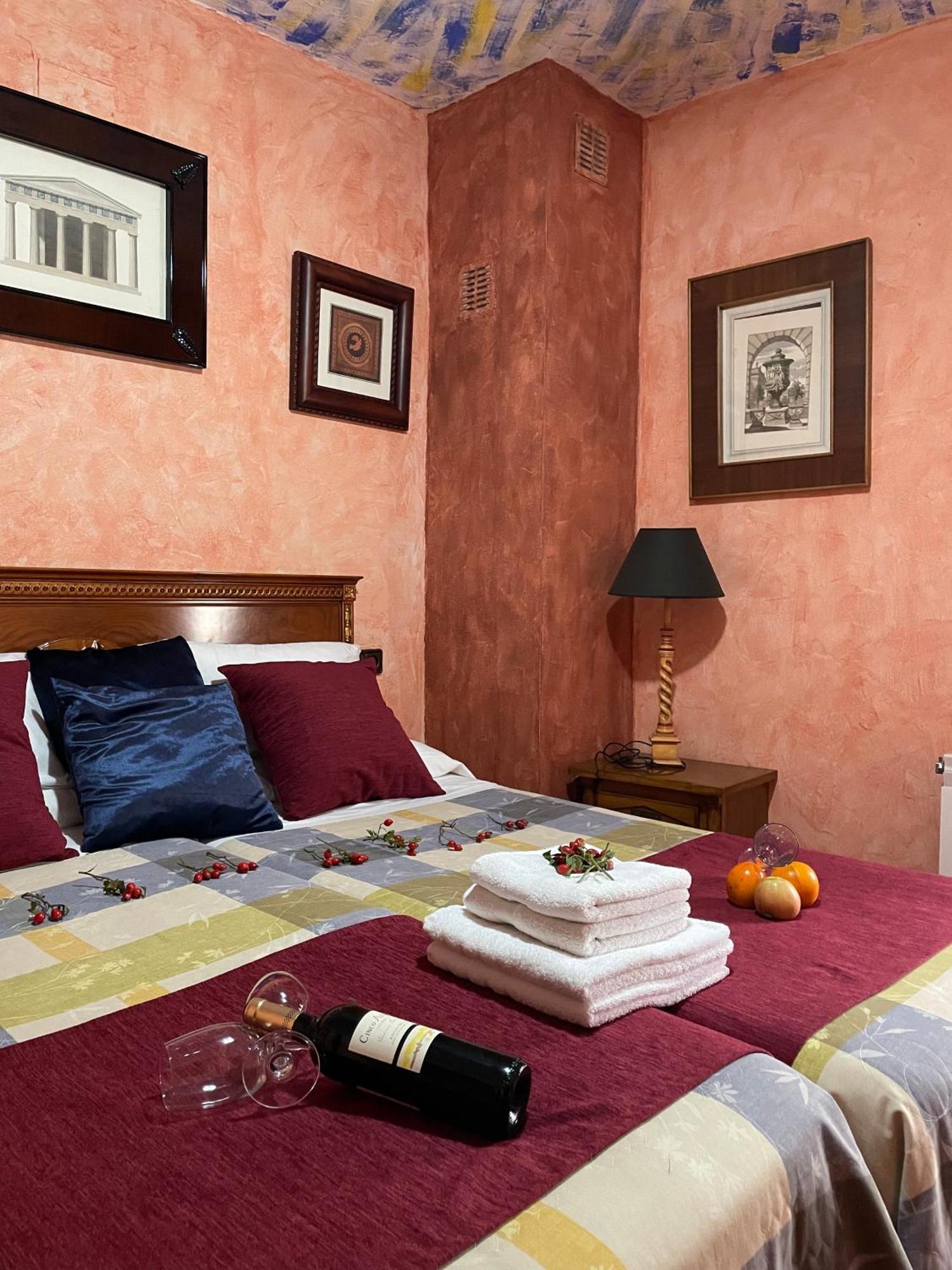Twin Room,1628045742:JPEG