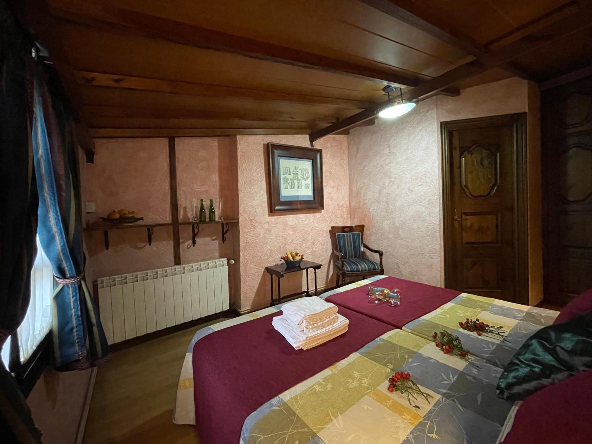 Twin Room,1628045703:JPEG